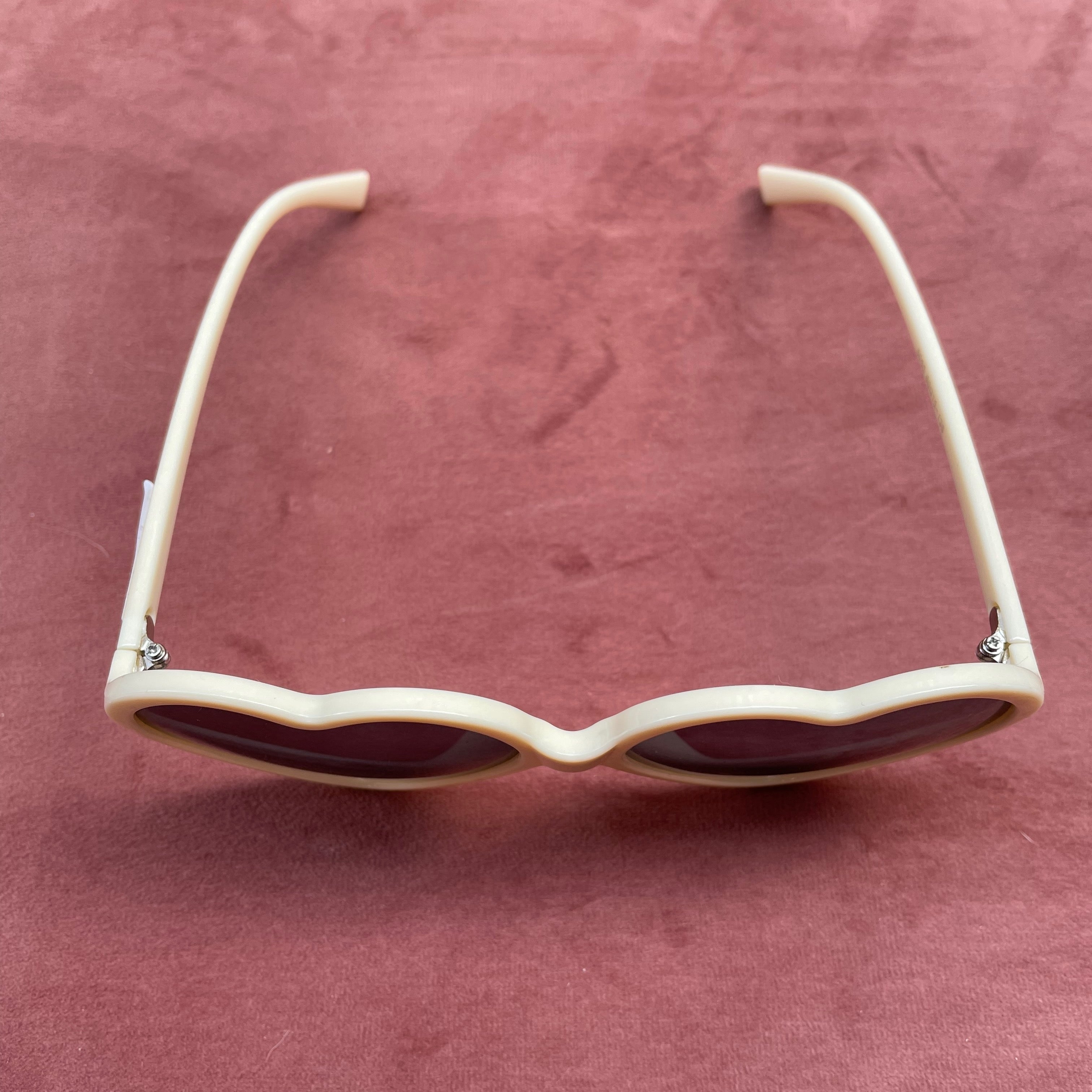 Lunette de soleil en forme de coeur